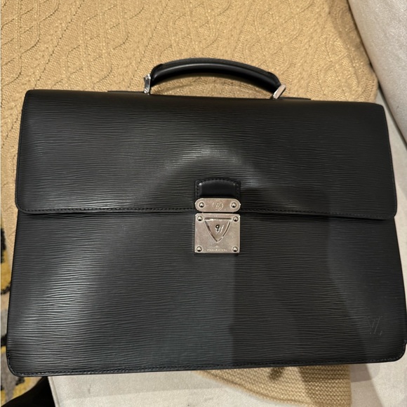 Louis Vuitton briefcase. Double compartments. Epi Leather. - Picture 11 of 14
